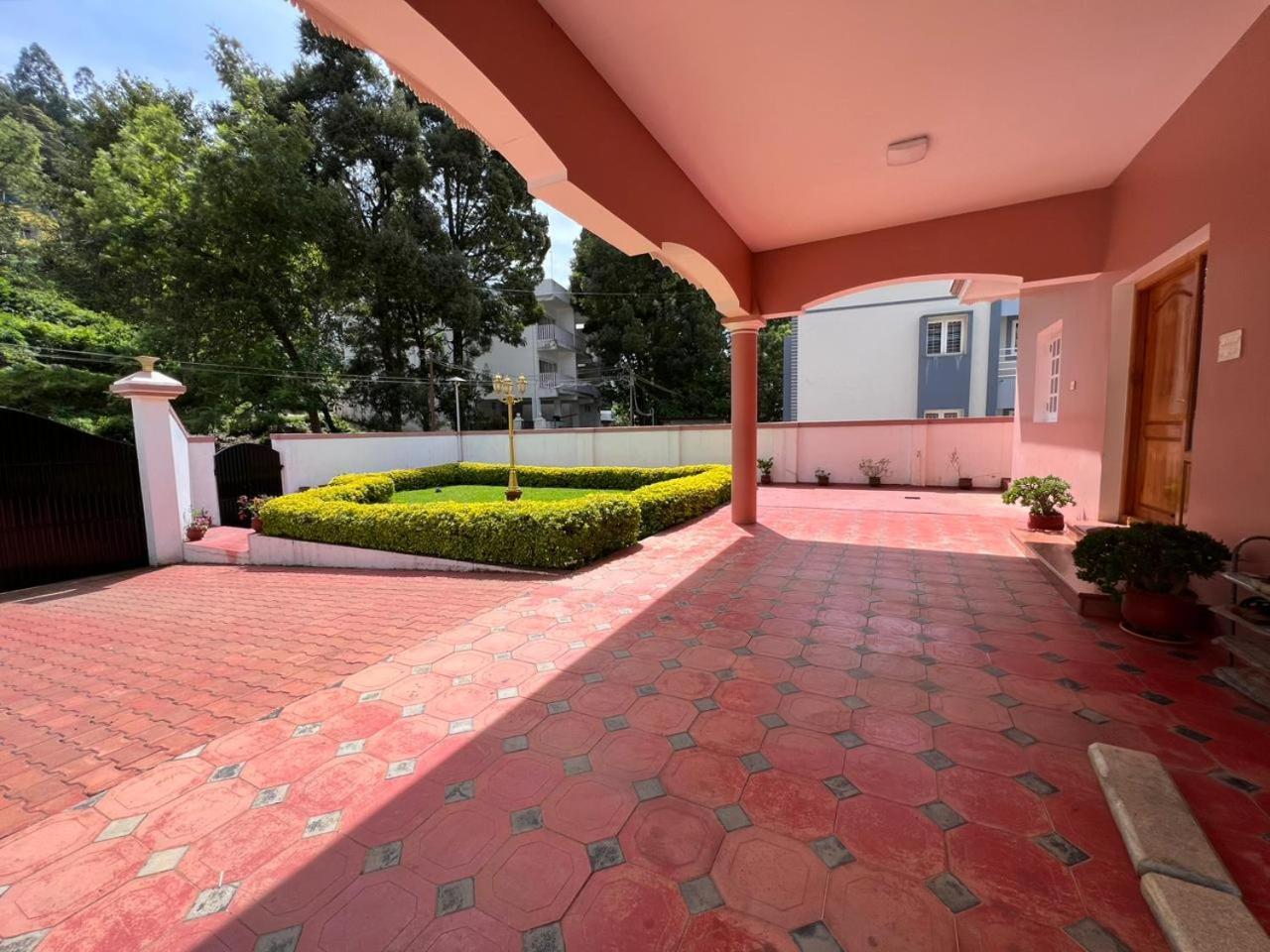 Chill Inn - Families Only Ooty Exterior photo